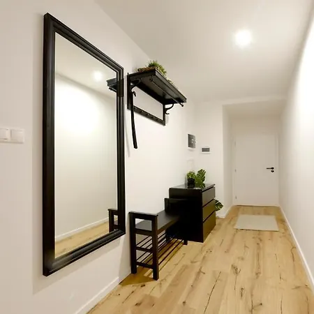 S átriom V Historickom Centre Trenčín